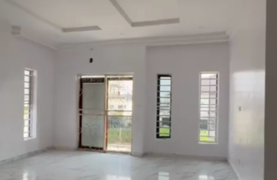 Strategic Commercial space Shop At Ikota Lekki